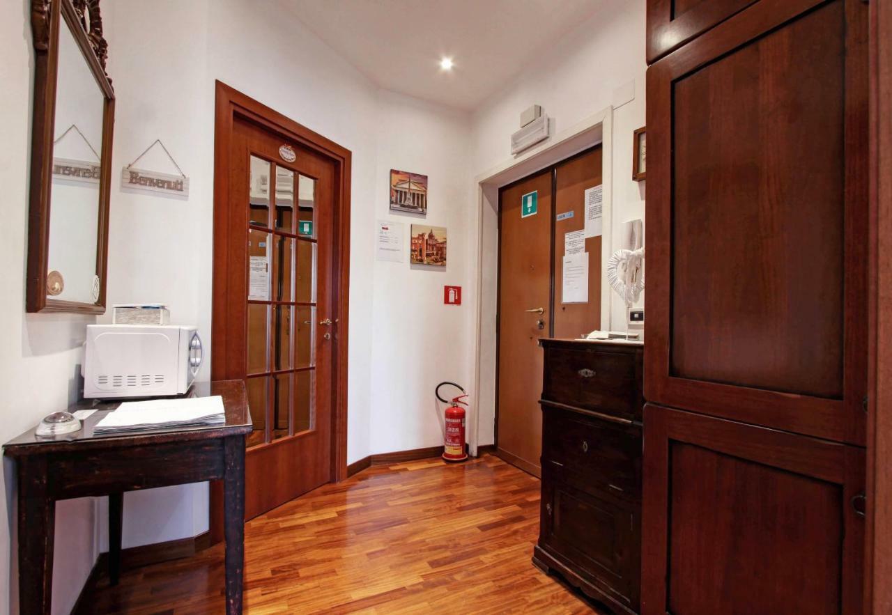 Rent Rooms Filomena E Francesca Rome Bagian luar foto