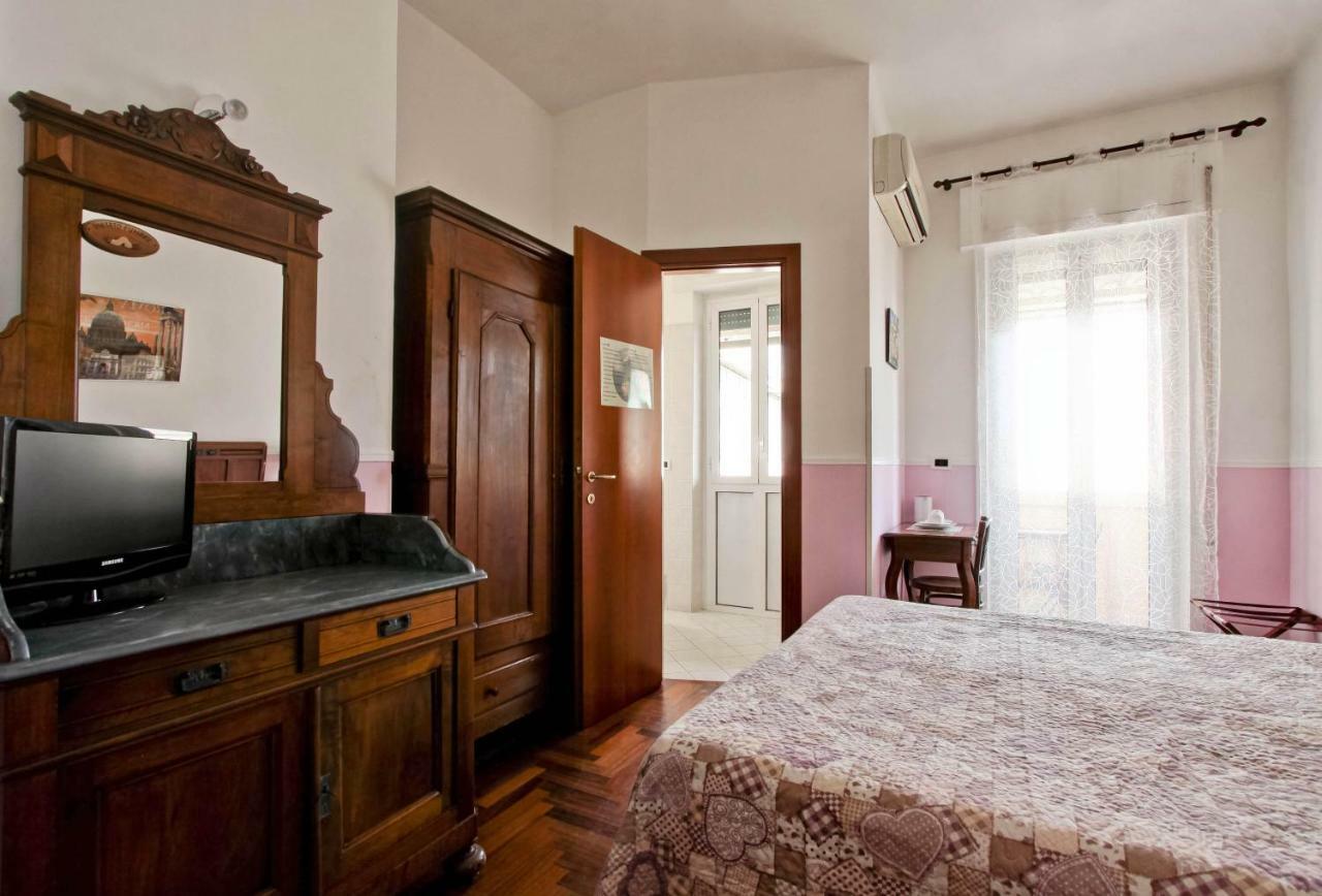 Rent Rooms Filomena E Francesca Rome Bagian luar foto