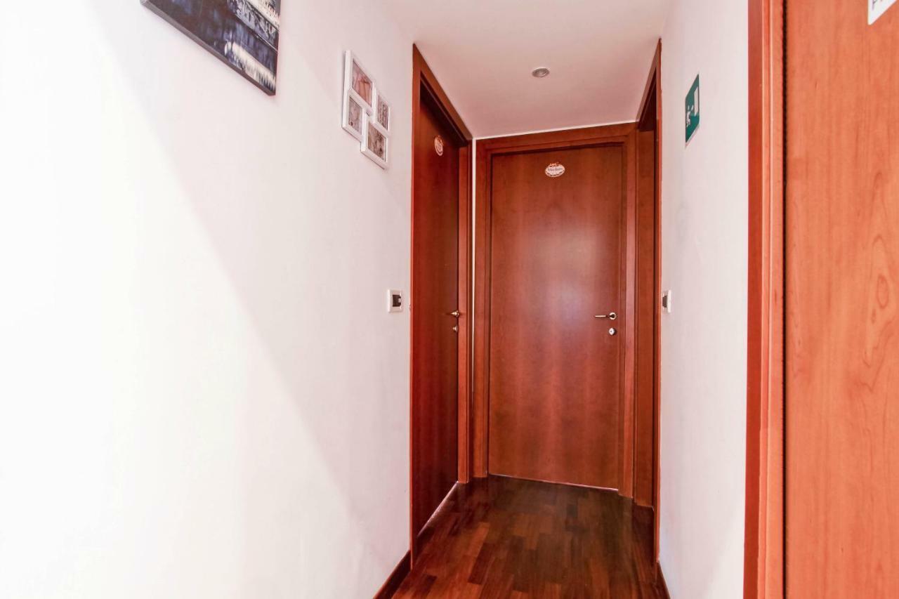 Rent Rooms Filomena E Francesca Rome Bagian luar foto